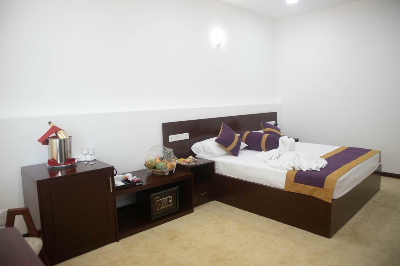 Hotel Kamrel Kurunegala Extérieur photo